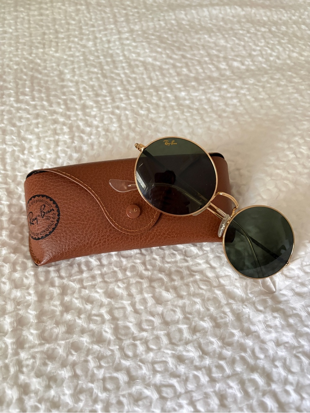 Ray-Ban Women's Gold Frame Sunglasses with Green Lenses and Brown Case